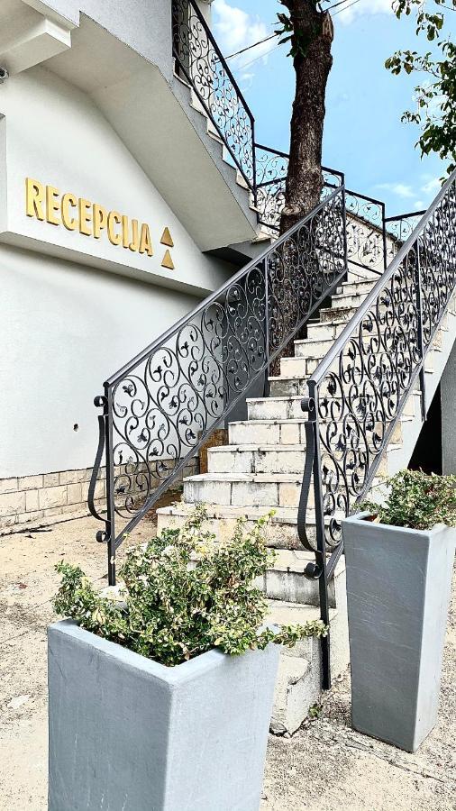 Hotel Olimpija Plus Herceg Novi Bagian luar foto