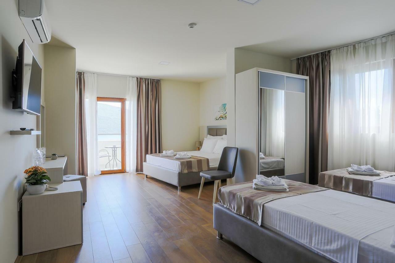 Hotel Olimpija Plus Herceg Novi Bagian luar foto